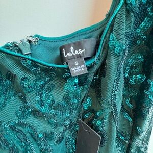 Lulu’s stunning NWT Green sequined dress